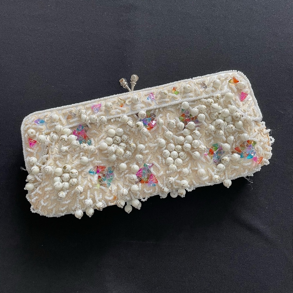 OUTSTANDING!  Elegant Cream Beaded Clutch